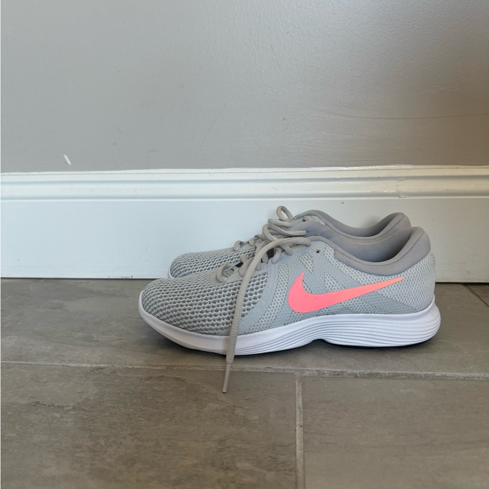 Nike Gray & Pink Sneakers
